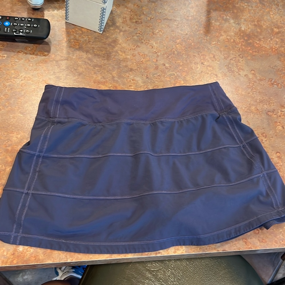 Lululemon navy skort EUC size 4